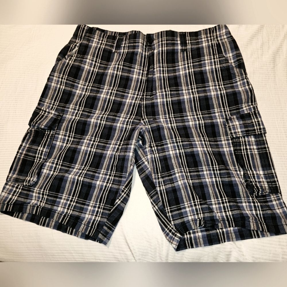 Mens 38 polo shorts plaid.